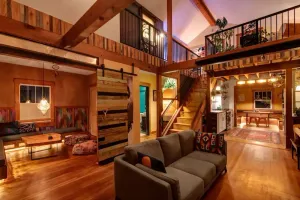 Image of Artistic timberframe in the heart of the City