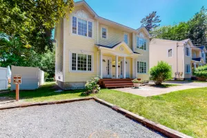 Image of Ideally Located Home w\/ Deck, WiFi & Washer\/Dryer - Walk into Town & Acadia