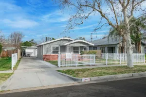 Image of Cozy 2B\/1Bth w Spacious Parking inside Fence