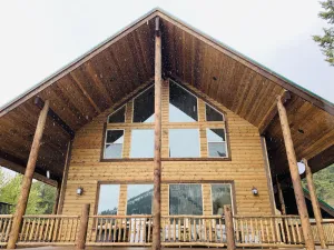Image of Bighorn Lodge-10 minutes to YNP+Hot tub+Wifi+AC