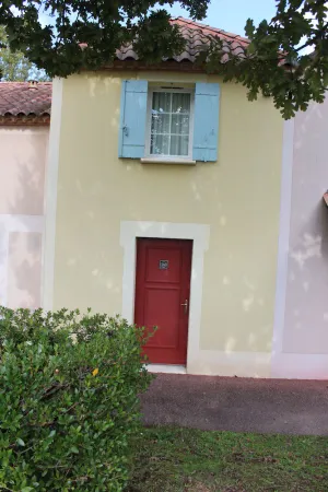 Image of T3 Duplex Between Lake and Swimming Pool - MONFLANQUIN