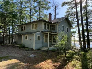 Image of Lake Winnipesaukee Vintage Vacation Home – Your Ideal Lakefront Retreat