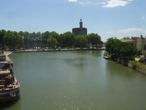 Image of 3 BED SECURE APARTMENT OVERLOOKING CANAL AND 5 MINUTE WALK TO MEDIEVAL CASTLE