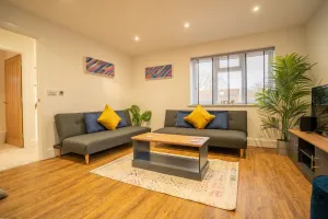 Image of Skyway First Floor Apartment is a 2 bedroom apartment with parking in Three Bridges