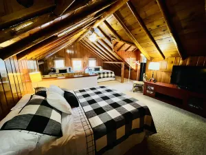 Image of Cozy Log Cabin on Golf Course, Across from Otsego Lake