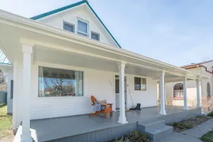 Image of 7th Street Bungalow · Cozy And Updated Bungalow