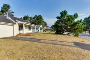 Image of Lakeview Family-Friendly Home with Free WiFi - Just a Block to Sunset Beach Access