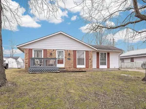 Image of Clean & classic ranch, pet friendly, w\/ a fenced yard