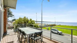 Image of Stunning Townhouse on the Foreshore