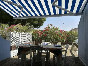 Image of Studio cabine 4 pers avec piscine, terrasse, proche commodités - Grau-du-Roi - FR-1-250-140