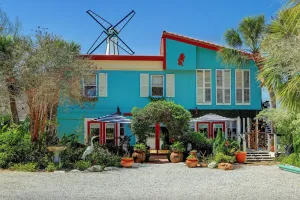 Image of Windmill Gardens Inn \"Gallery\"  by Galveston Bay is a cozy  tropical hideaway