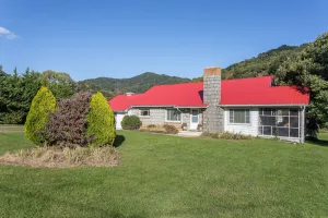 Image of Peaceful Valley Cottage with mountain views