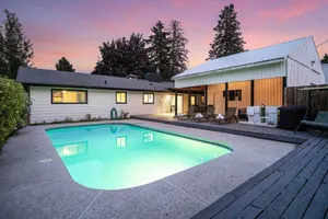 Image of Sunny Wenatchee Pool House