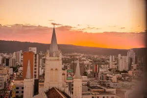 Image of HOTEL OSCAR GOLD