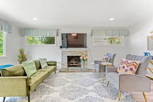 Image of Newly Renovated Comfortable 4 Bds Houses in LA