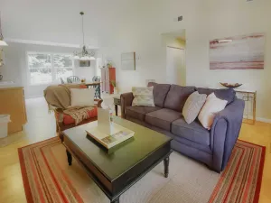 Image of Angels Envy 29 - A relaxing place by the lake!