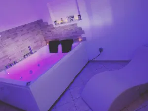 Image of Spa house with private Jacuzzi and whirlpool bath overlooking the countryside
