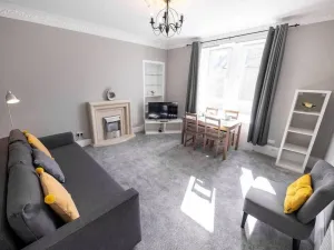 Image of Bright, Modern Flat Close to University