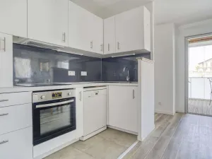 Image of Charming 3rd-Floor Apartment with Double Loggia, Wi-Fi, and Parking in Central St. Jean de Luz