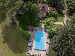 Image of Lovely cottage on small domain with pool