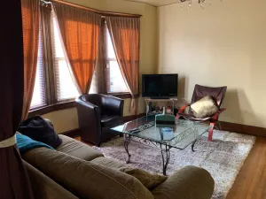 Image of Cozy 2 bedroom home in North Corktown with a yoga zen space