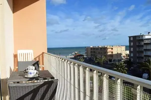 Image of Saint-Cyprien : Appart 2 pièces, 5 couchages, balcon, parking, proche plage - FR-1-225D-485