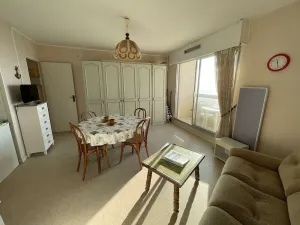 Image of Studio 2 pers, balcon, parking, plage à 200m - FR-1-224C-442