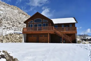 Image of Yellowstone Northern Views -- Gorgeous Home. One mile to Yellowstone!