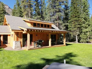 Image of MTNLUX Guest House_Creekside Sauna and Hot tub