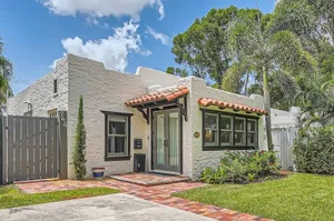 Image of 2 BR\/1 BA Private Parking