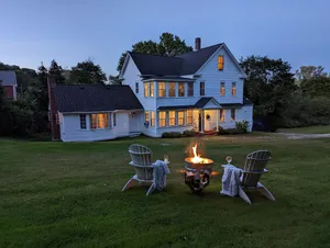 Image of Enjoy comfortable elegance in this secluded grand home located in town