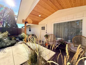 Image of Cottage with gated driveway near downtown & river