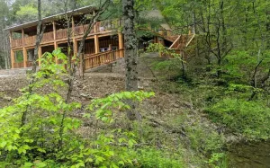 Image of 4BR, 4BA log cabin w\/hiking trails