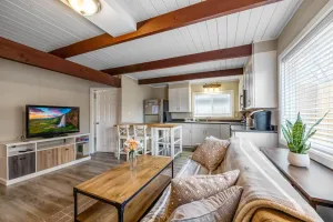 Image of Lucky Duck Bungalow, Close to downtown and U of O