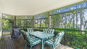 Image of The Ideal Spot- Pet Friendly Waterfront with Retro Styling