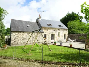Image of Charming 3-Bed Cottage in Tamerville with Fireplace, Garden, and WiFi