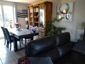 Image of Rooms in house, swimming pool in residence
