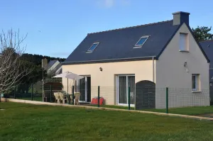 Image of Maison à 210m de la plage avec jardin clos, terrasse et parking privé sur l'Île Grande - FR-1-368-214