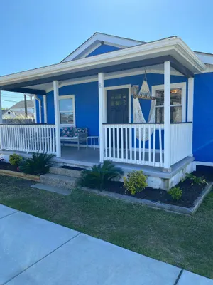 Image of Luxury Beach Bungalow- Lots of upgrades- Free Wifi- Large yard and deck sleeps 6