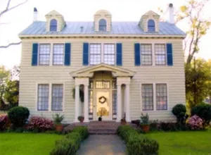 Image of Gorgeous, HUGE 5 bedroms, 3.5 bath, 4000 Sq ft Sunlit Beauty, Downtown
