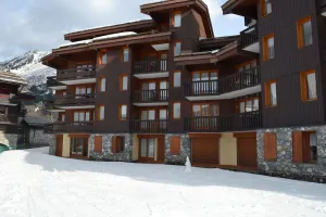 Image of Valmorel Studio Skis aux pieds