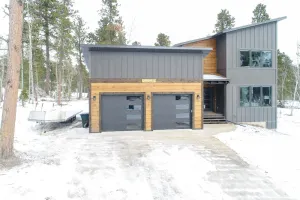 Image of Newly Built Modern Cabin w\/ 7 Person Hot tub, Games, TVs & Clubhouse w\/Pool