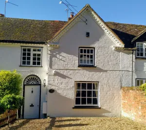 Image of Hartley Wintney - Charming Cottage in Village\/ Wood Burning Stove\/ Parking\/ Wifi