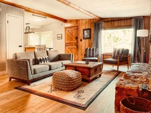 Image of ❤️ of Dwntn 3BD\/2BA cozy cabin-style W\/fireplace Ski\/hike\/climb\/Hot Springs