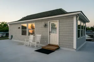 Image of GilligansIslandResort.com White Lake Waterfront Cottage Pier w\/boat access pool