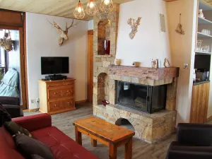 Image of Appartement au centre de La Clusaz avec balcon, ascenseur et casier à skis - FR-1-459-197