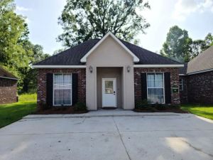 Image of Chateau 12, spacious townhouse in Tickfaw, LA