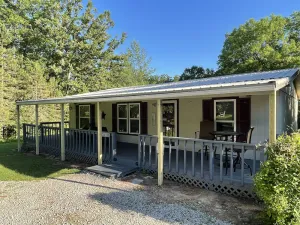 Image of 3 Bedroom 2 Bath Cabin nestled in the woods minutes from Mark Twain Lake.