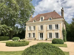 Image of An idyllic 6 bed\/6 bath chateau in Burgundy, between Chablis and Auxerre