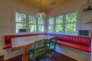 Image of Viking House - Walk to campus!